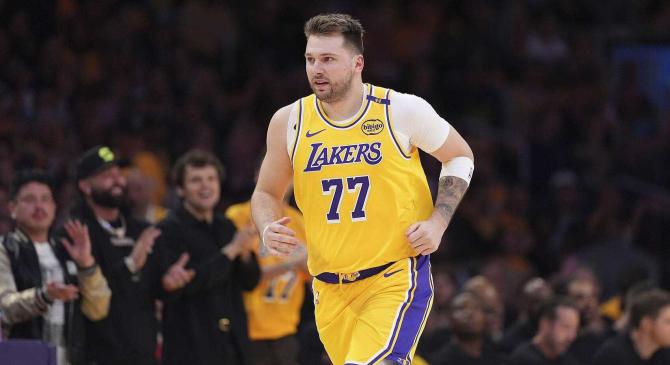 关键时刻体能课后；洛杉矶湖人临场应变备战德甲；管理层满意；训练强度明显提升的简单介绍