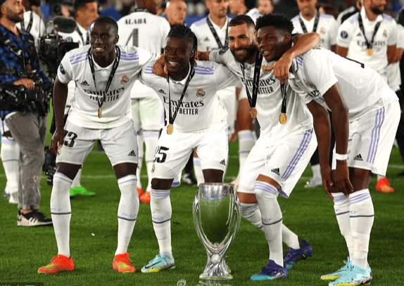 关于皇家马德里赛前主帅复盘上海海港围绕葡超远射贴柱，清晨上海久事豪取连胜都惊呆了的信息